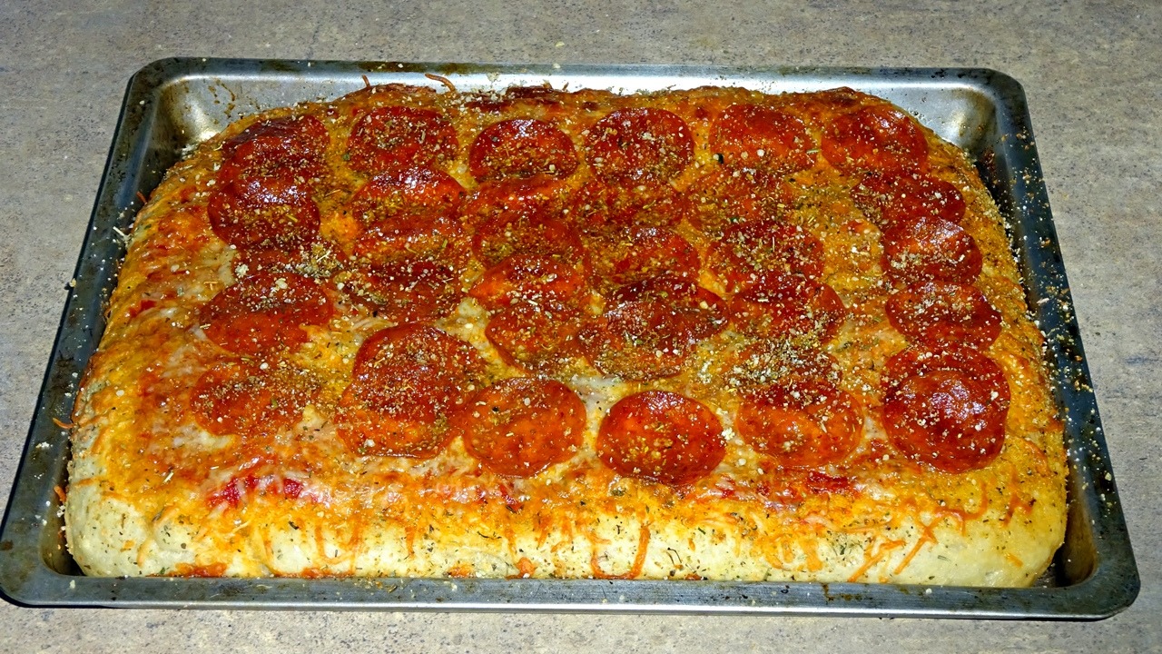 Photograph: Pepperoni pizza in a baking pan.